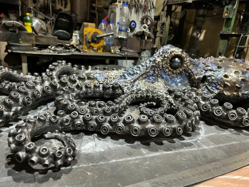 Finished metal octopus Oleg Turkovskiy